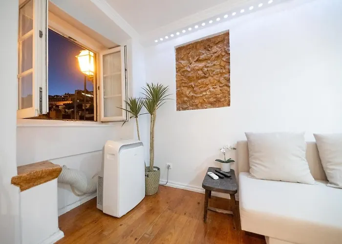 Alfama, The Heart Of Fado - Minutes From Tram 28 Apartment Lisbon