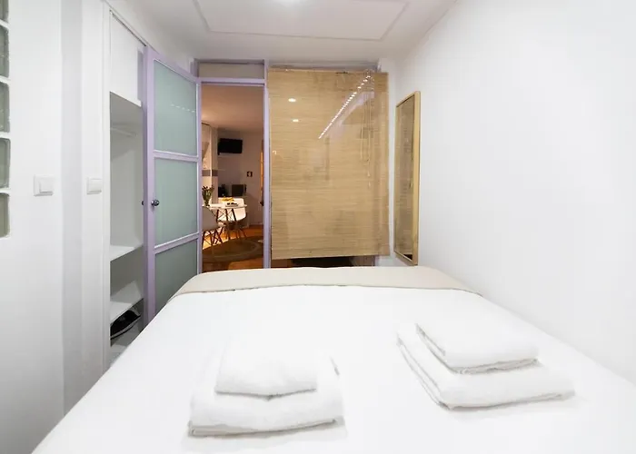 Alfama, The Heart Of Fado - Minutes From Tram 28 Apartment *