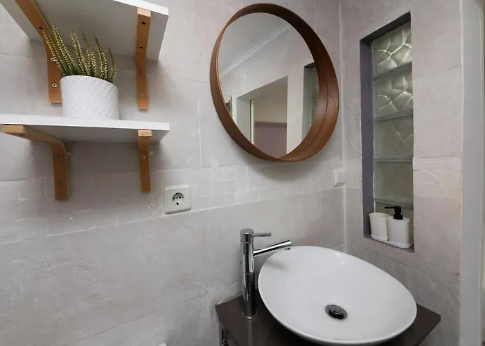 Alfama, The Heart Of Fado - Minutes From Tram 28